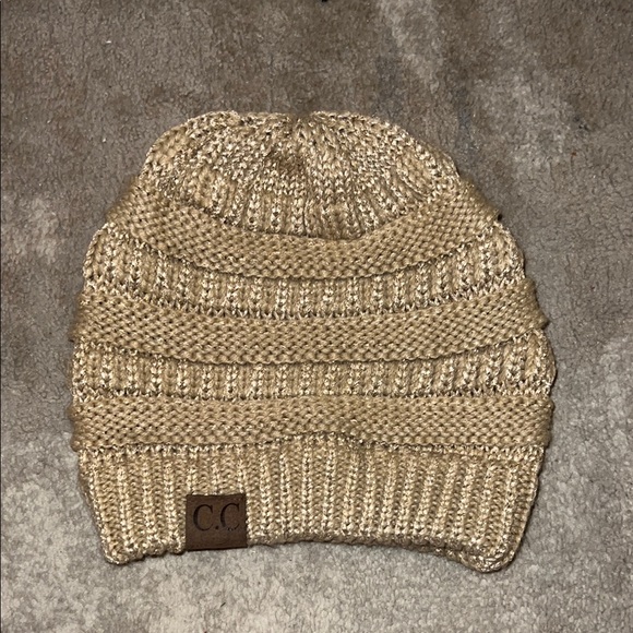 C.C Beanie - Picture 1 of 2